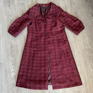 Axcess Liz Claiborne Company Coat Size 6 Long Short Sleeve Houndstooth Burgundy